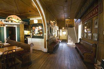Rogues Harbor Inn Lansing Екстериор снимка