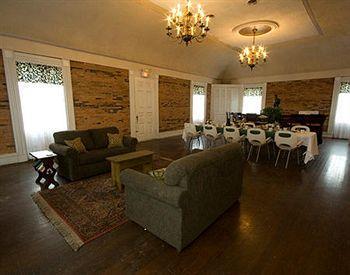 Rogues Harbor Inn Lansing Екстериор снимка