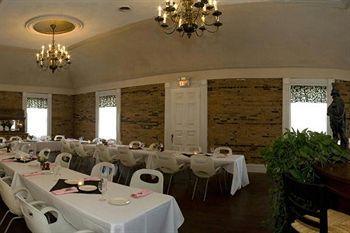 Rogues Harbor Inn Lansing Екстериор снимка