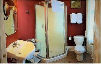 Rogues Harbor Inn Lansing Екстериор снимка