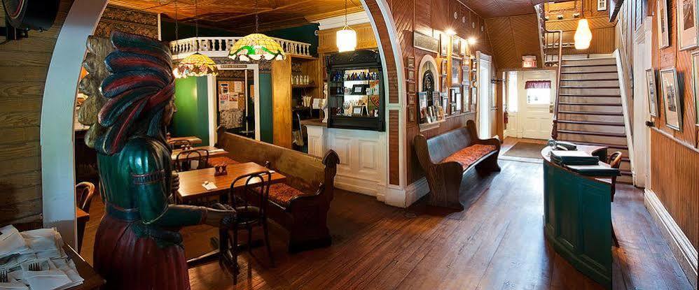 Rogues Harbor Inn Lansing Екстериор снимка